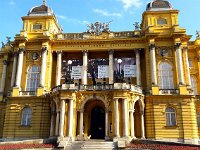 Hrvatsko narodno kazalište (HNK), pročelje